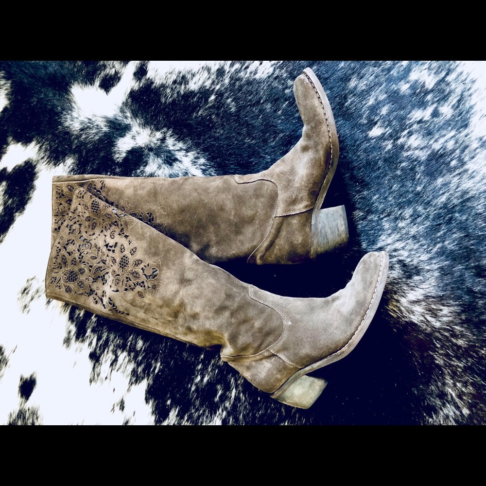 Boot - Picture 4 of 5